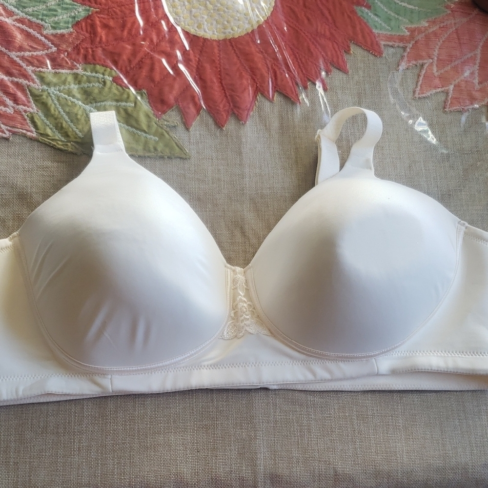 Vanity Fair 44 C Elegant Cream Women's Bra No Under Wire